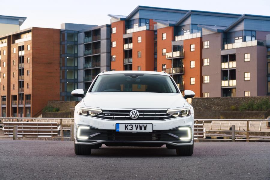  Volkswagen Passat GTE Estate (B8) 2019 года  (UK) (фото 29 из 40)